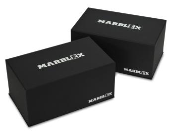 กล่องใส่สินค้าตัวอย่าง ห่อกระดาษ Burano สีดำพิมพ์โลโก้บนฝากล่องปั๊มฟอยล์สีเงินเงา  
