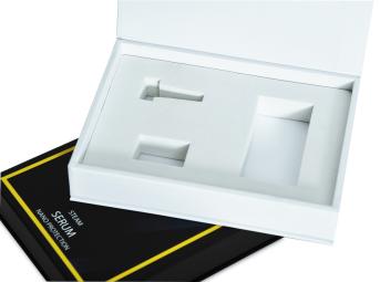 กล่องใส่สินค้าด้านในตีพื้นสีขาว ติด EVA สีขาวเจาะช่องวางสินค้า 3 ช่อง